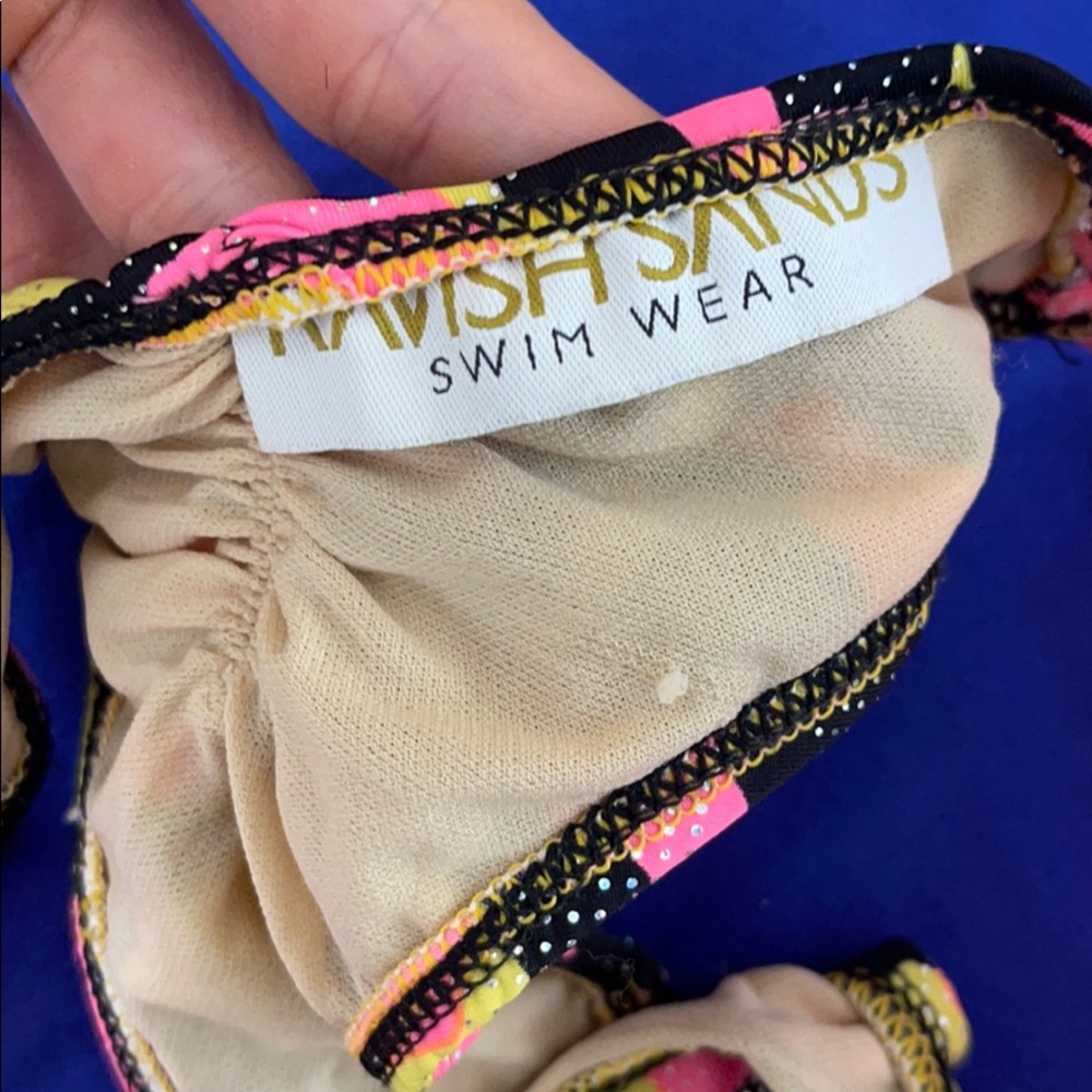 Multiple bikinis - Picture 10 of 10